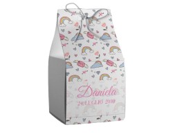 Scatolina porta confetti personalizzata quadrata bianca con arcobaleni lettere cuoricini