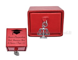 Bomboniera Laurea Bomboniera Laurea Scatolina Rossa con Ciondolo Bilancia