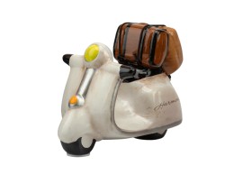 Bomboniera Prima comunione Harmony vespina 3 colori assortiti rosso crema blue su Bomboniere Dolci Emozioni