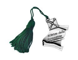 Bomboniera Laurea pergamena con tocco Scienze della Formazione con Nappina Verde