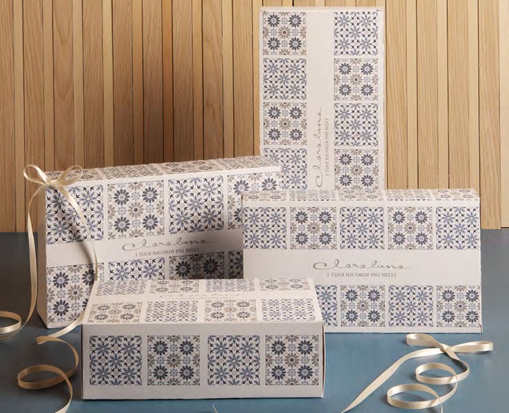 Bomboniera Matrimonio Claraluna Tagliere acacia fiori blu/tortora più coltellino su Bomboniere Dolci Emozioni