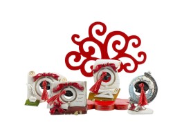 Bomboniera Laurea Harmony clip holder albero della vita legno rosso con soggetto LAUREA 4 ASSORTITI RESINA su Bomboniere Dolci Emozioni