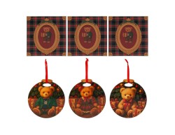 Mattonella tonda in ceramica da 20x21 cm a forma di addobbo con orsetto in rilievo, nastro rosso e astuccio regalo tartan.