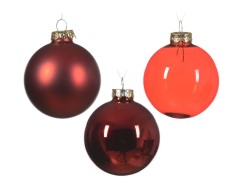 Confezione da 21 palline di Natale in vetro rosso in tre diametri con finiture lucide, opache e trasparenti.