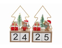 Datario natalizio in legno con cubi numerici orsetto in resina mini pino e luci LED sagoma albero