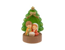 Statuina in resina con albero di Natale verde e Sacra Famiglia stile bimbi su base tronco altezza 9 cm.