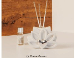 Bomboniera Matrimonio Claraluna fiore bianco cuore argento profumatore con kit essenza