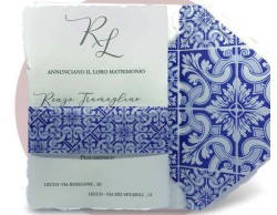 1      Partecipazione di nozze in carta pregiata amalfitana bianca con decoro maiolica blu