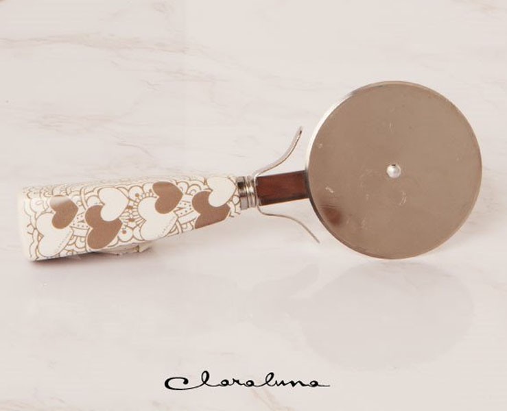 Bomboniera Matrimonio Claraluna taglia pizze decoro cuori