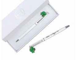 Bomboniere Tabor penna bianca personalizzata con ciondolo quadrifoglio smaltato