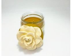 Bomboniera Matrimonio Mariella Martini candela profumata panna con coperchio con applicazione rosa su Bomboniere Dolci Emozioni