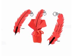 Bomboniere  laurea Tabor penna piuma personalizzabile con ciondolo globo su Bomboniere Dolci Emozioni